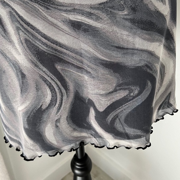 Urban Outfitters Grey Marbled Pattern Mini Size M - Picture 2 of 5